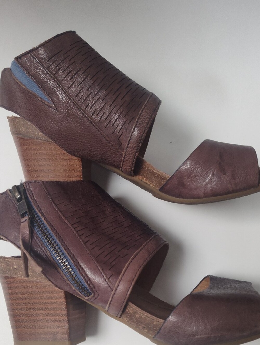 Sofft Brown Textured Leather Cuff Sandals with Ankle Strap - Picture 5 of 7